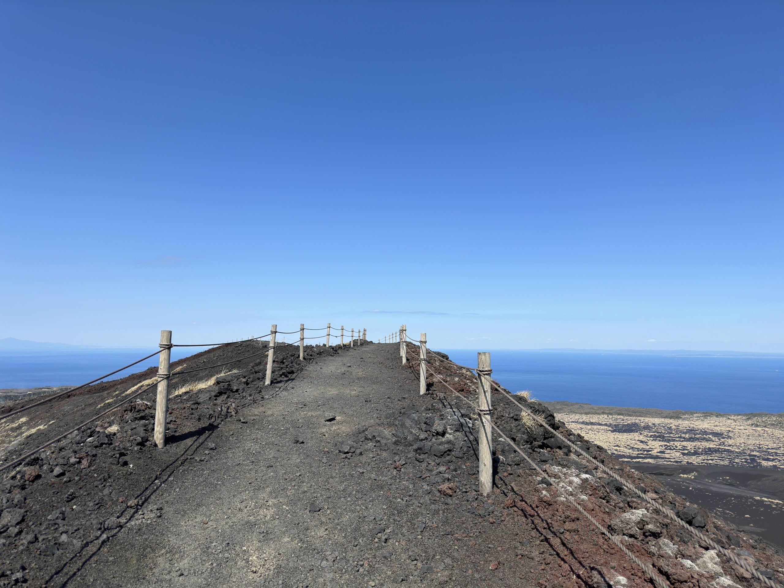 伊豆大島（三原山）